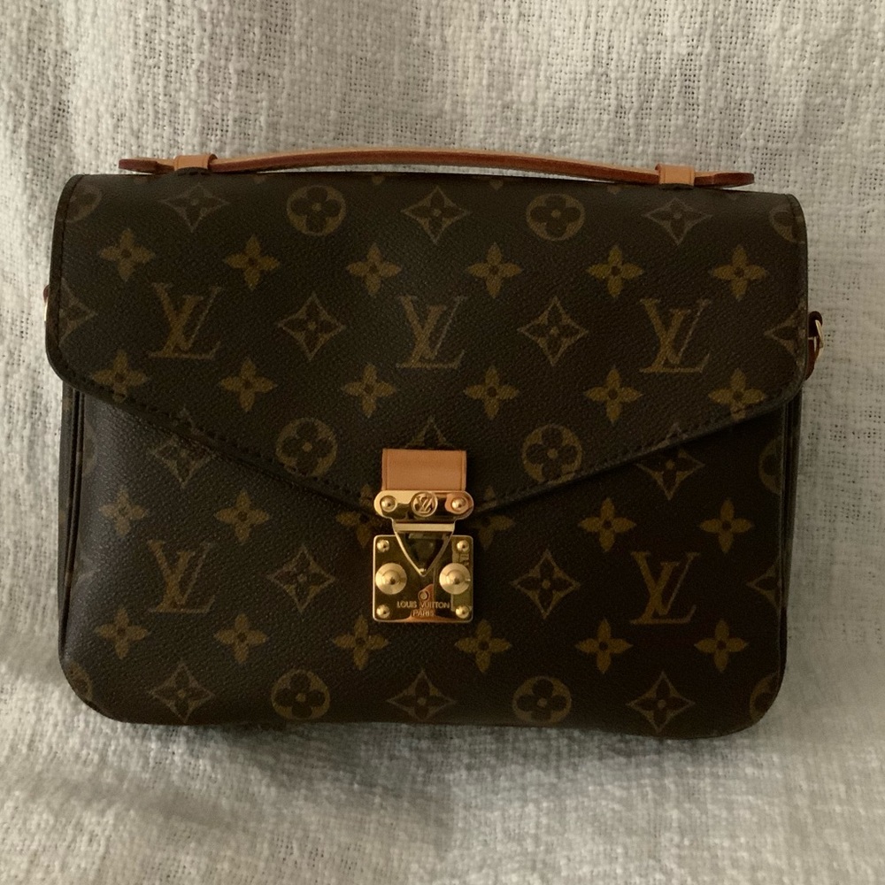 SOLD ‼️ Louis Vuitton Pochette Metis 🤎